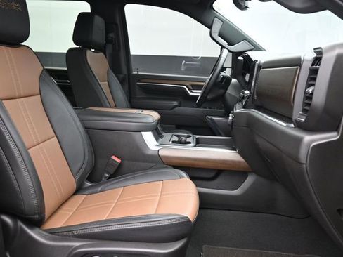 Used 2024 Chevrolet Silverado 2500 High Country w/ Technology Package image 36