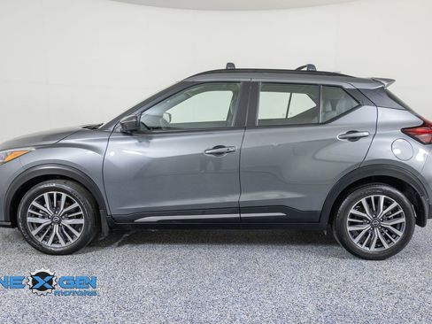 Used 2023 Nissan Kicks SR w/ SR Premium Package FWD image 4