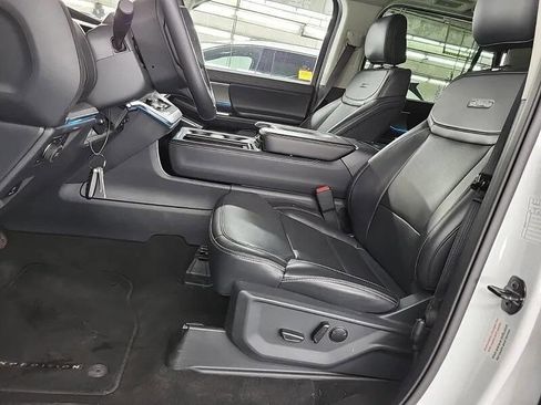 Used 2025 Ford Expedition Max Platinum AWD/4WD image 10