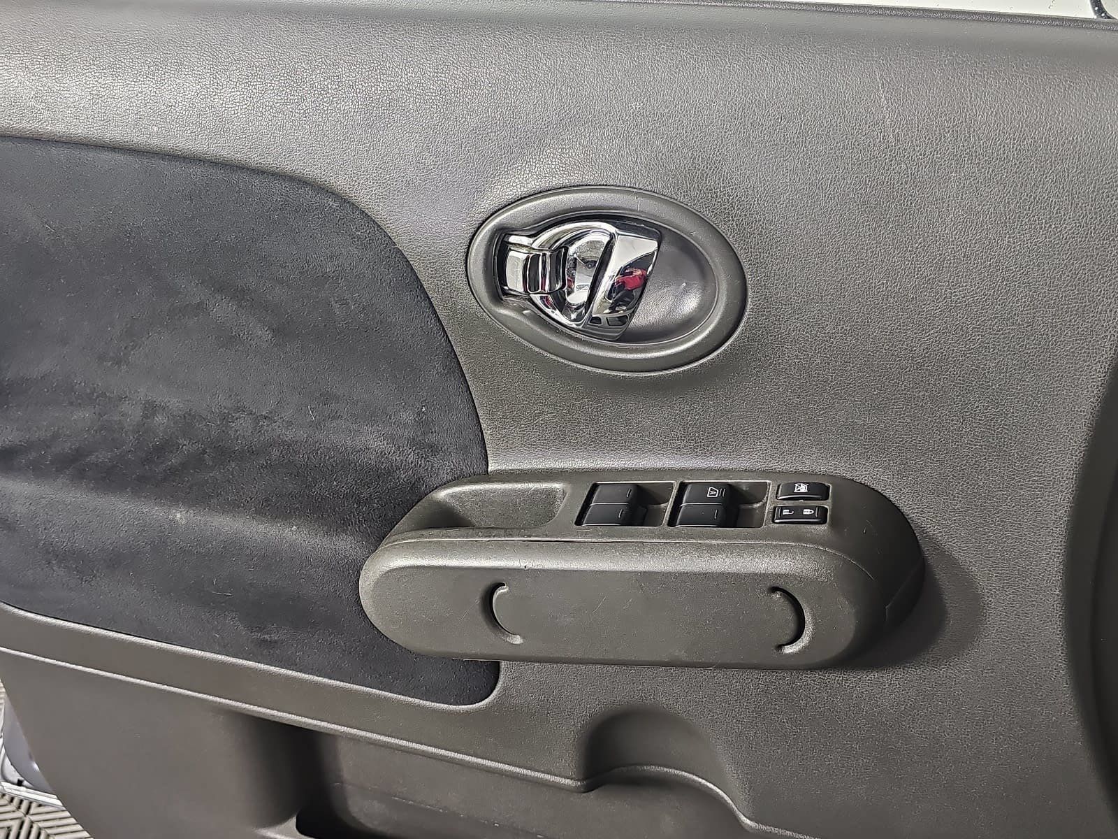 Used 2013 Nissan Cube 1.8 S w/ Interior Designer Pkg FWD image 21