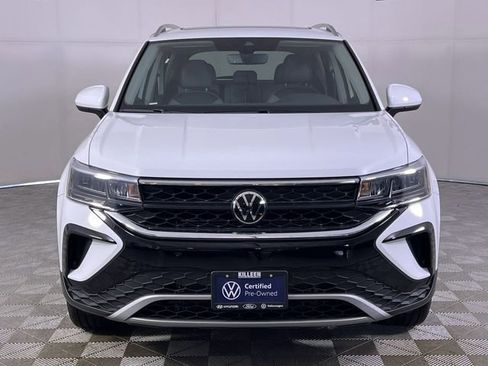 Used 2024 Volkswagen Taos SE image 2