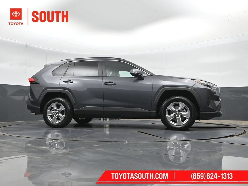 Used 2025 Toyota RAV4 XLE AWD/4WD image 37