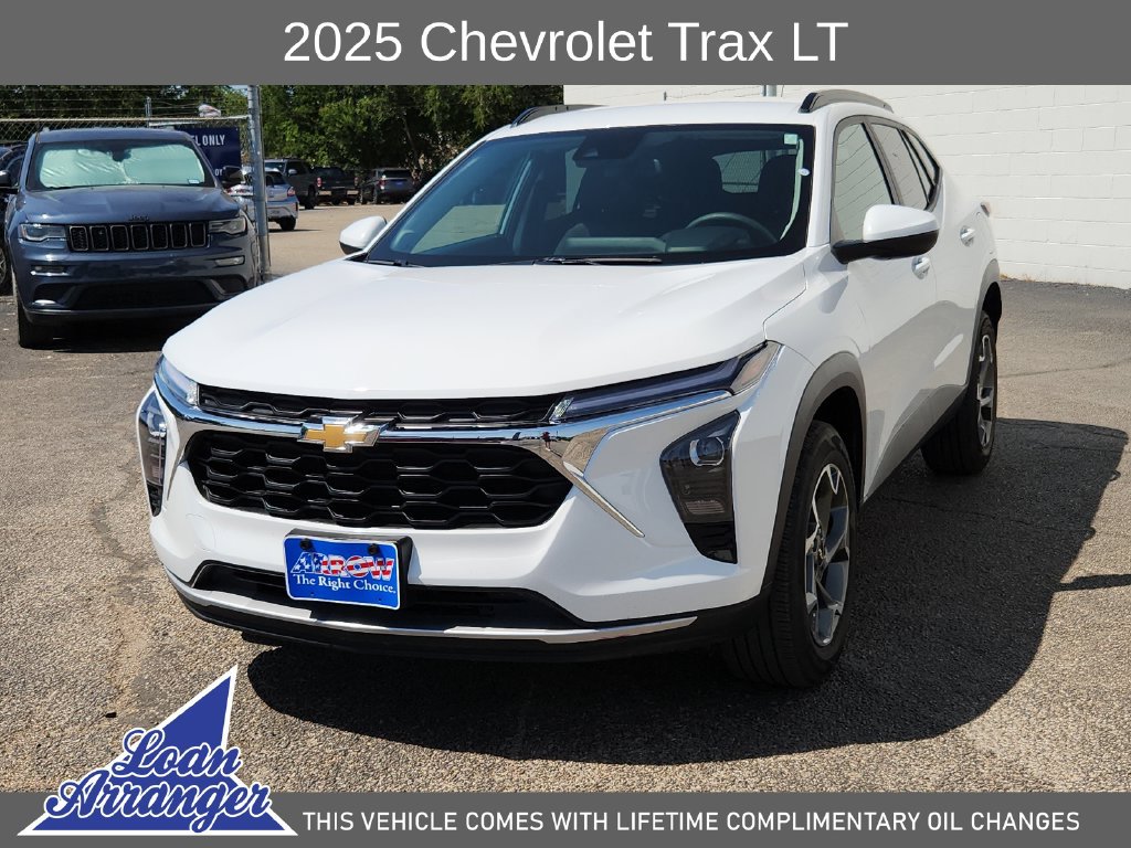 Used 2025 Chevrolet Trax LT FWD image 4