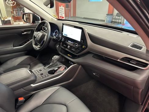 Certified 2026 Toyota Highlander XLE AWD/4WD image 17