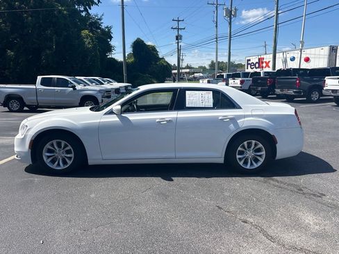 Used 2015 Chrysler 300 Limited w/ Driver Convenience Group RWD image 6