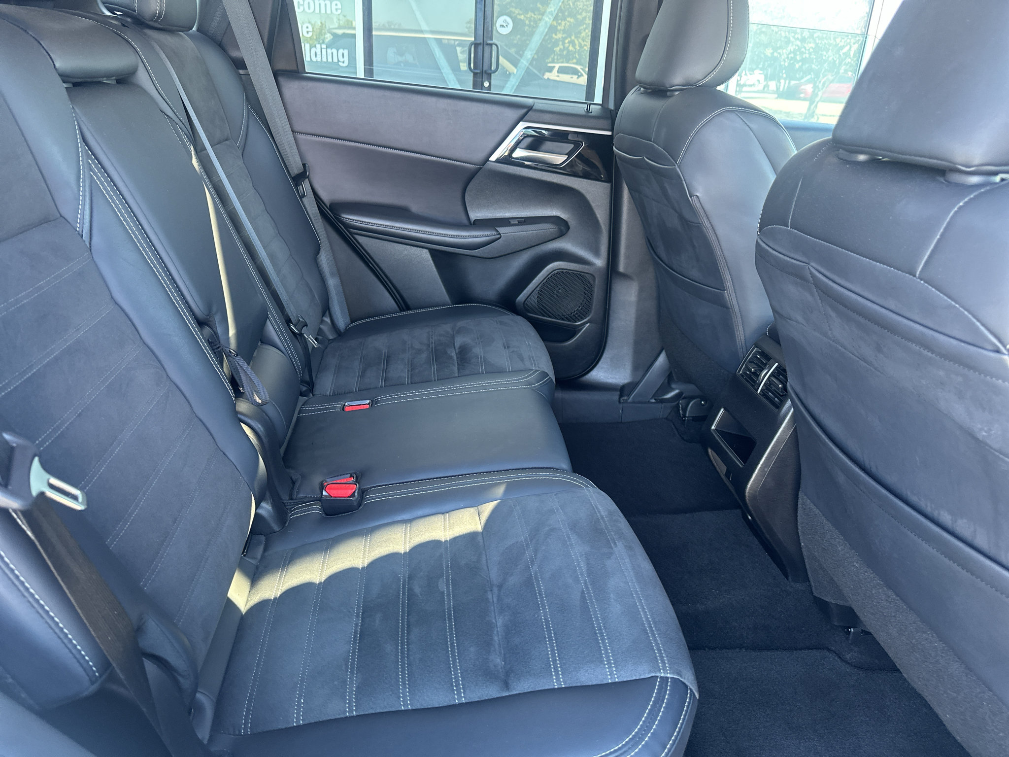 Used 2024 Mitsubishi Outlander SE FWD image 13