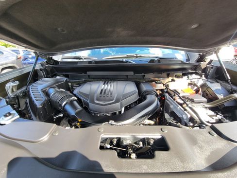 Used 2024 GMC Acadia AT4 w/ Luxury Package image 30