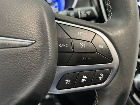 Used 2025 Chrysler Pacifica Select FWD image 62
