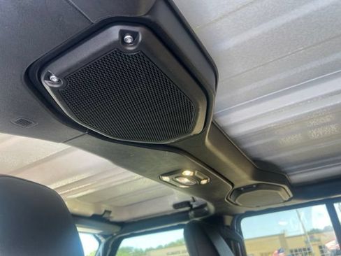 Used 2021 Jeep Gladiator Sport AWD/4WD image 25