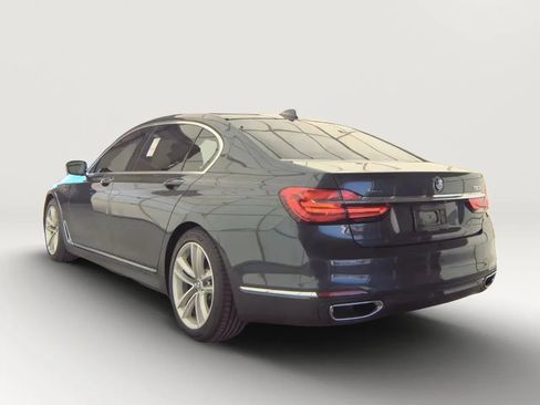 Used 2017 BMW 750i xDrive image 8