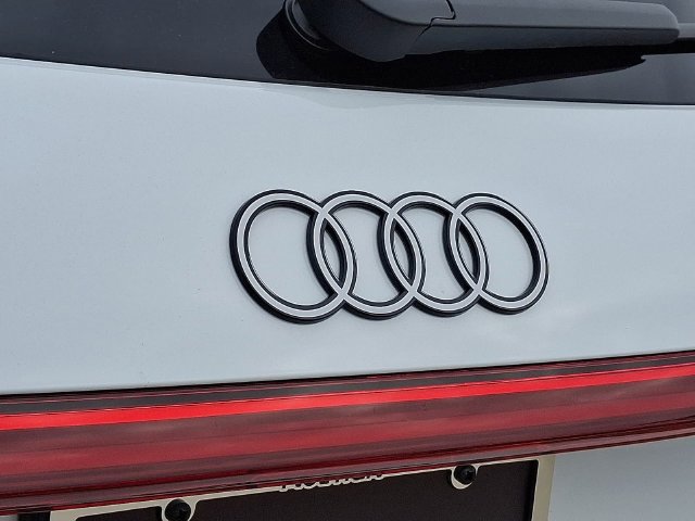 Used 2025 Audi Q5 Premium Plus w/ Premium Plus AWD/4WD image 21