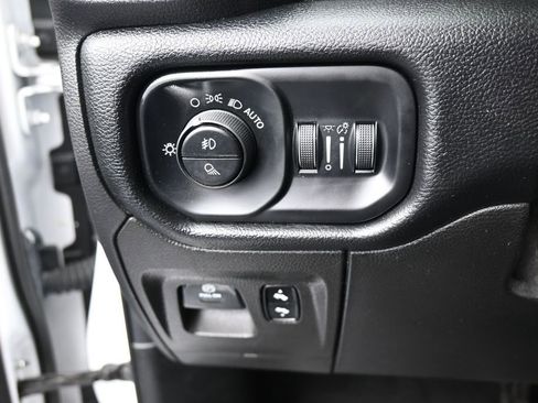 Used 2019 RAM 1500 Big Horn RWD image 32