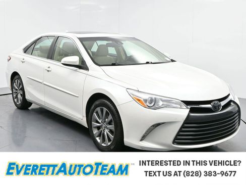 Used 2017 Toyota Camry XLE image 1