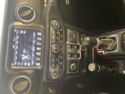 Used 2020 Jeep Wrangler Unlimited Sahara w/ Uconnect 4C Nav & Sound Group AWD/4WD image 16