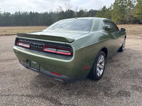 Used 2018 Dodge Challenger SXT RWD image 3