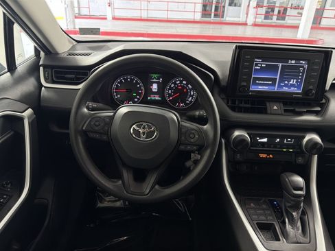 Used 2022 Toyota RAV4 LE AWD/4WD image 16