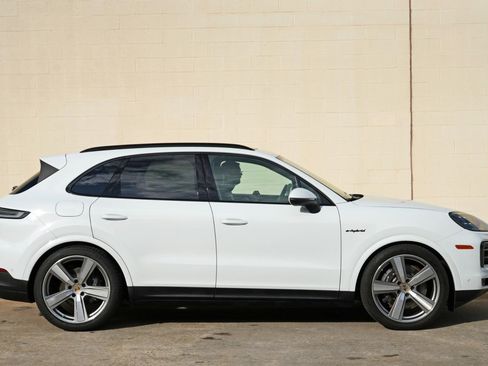 Used 2024 Porsche Cayenne AWD/4WD image 55