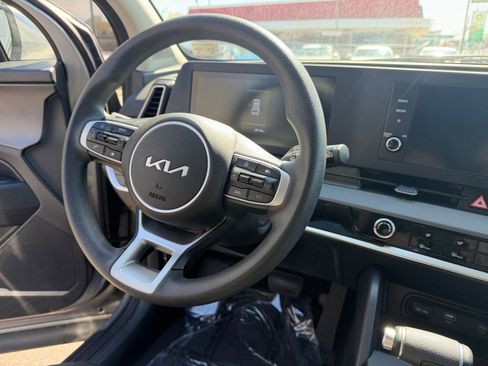 Used 2025 Kia Sportage LX FWD image 33