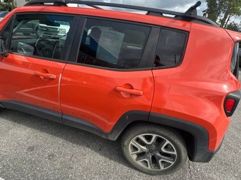 Used 2016 Jeep Renegade Latitude FWD image 42