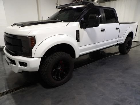 Used 2019 Ford F250 Lariat w/ Lariat Ultimate Package AWD/4WD image 5