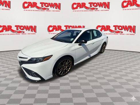 Used 2024 Toyota Camry SE FWD image 4