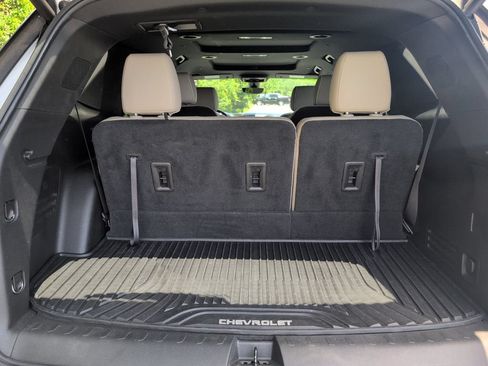 Used 2023 Chevrolet Traverse Premier FWD image 5