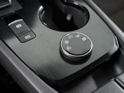 Used 2022 Nissan Rogue SV AWD/4WD image 18