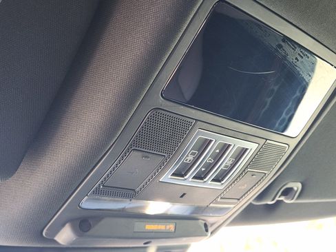 Used 2024 Land Rover Discovery Dynamic SE image 29