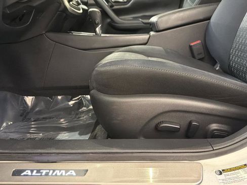 Used 2016 Nissan Altima 2.5 SV w/ Convenience Package image 19