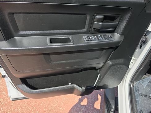 Used 2019 RAM 1500 4x4 Crew Cab Classic image 10