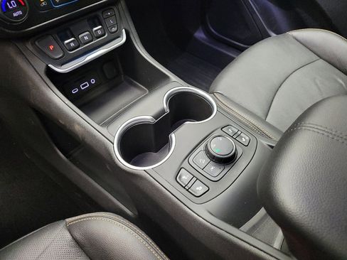 Used 2020 GMC Terrain SLT w/ Preferred Package AWD/4WD image 26