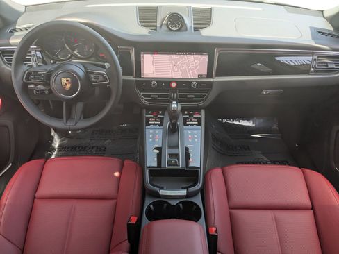 Used 2025 Porsche Macan image 23