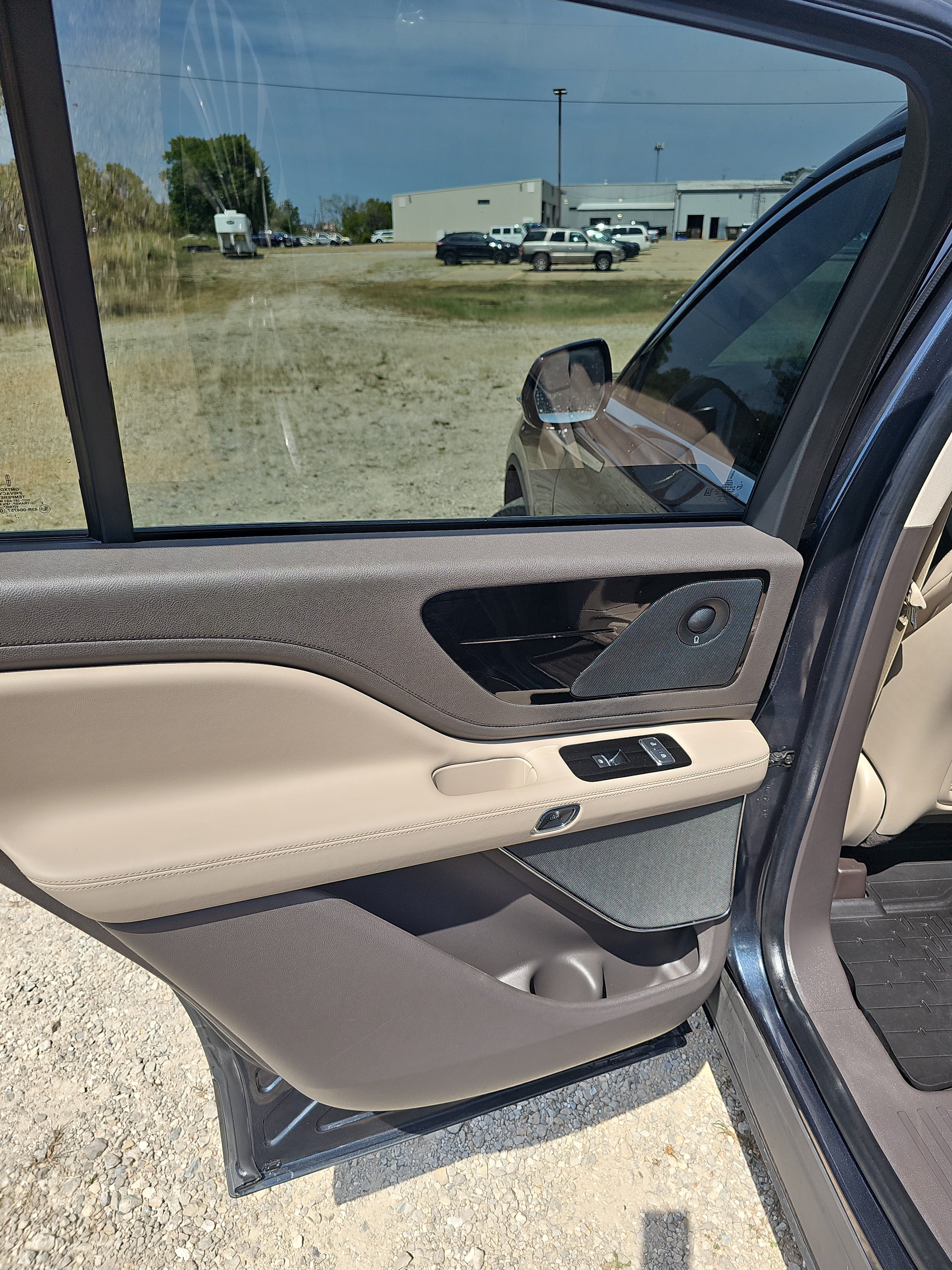 Used 2022 Lincoln Aviator Reserve w/ Class IV Trailer Tow Package RWD image 15