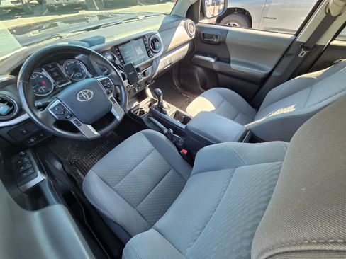 Used 2020 Toyota Tacoma SR5 AWD/4WD image 9