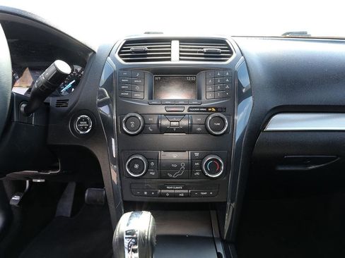 Used 2018 Ford Explorer XLT FWD image 16