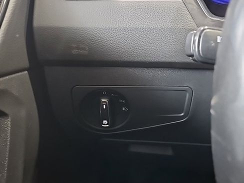 Used 2022 Volkswagen Tiguan SE image 35