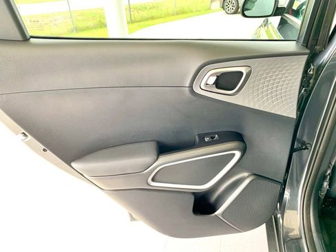 Used 2025 Kia Soul LX FWD image 15