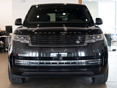 Used 2024 Land Rover Range Rover SE AWD/4WD image 2