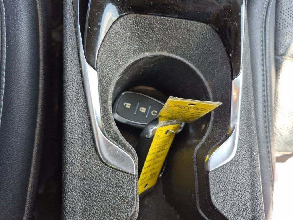 Used 2022 Chevrolet Bolt EUV LT w/ Convenience Package FWD image 10