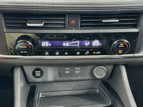 Used 2025 Nissan Rogue SV FWD image 23