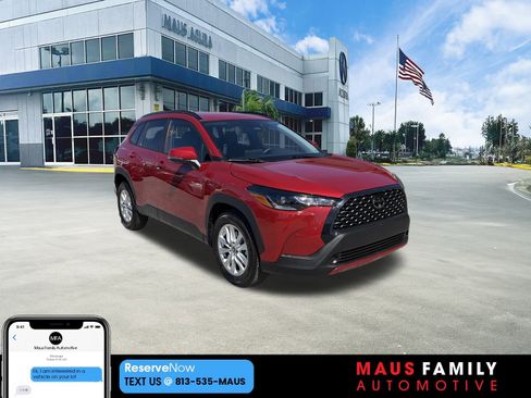 Used 2023 Toyota Corolla Cross LE image 1