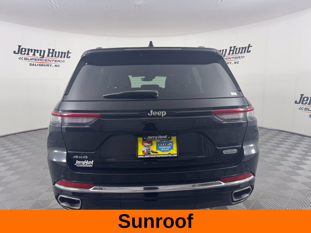 Used 2023 Jeep Grand Cherokee Overland AWD/4WD image 8