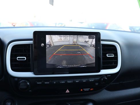 Used 2023 Hyundai Venue Limited image 24