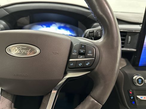 Used 2020 Ford Explorer Platinum w/ Premium Technology Package image 20