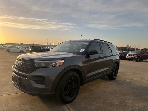 Used 2020 Ford Explorer XLT image 5