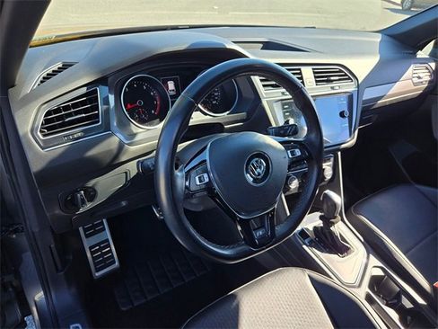 Used 2021 Volkswagen Tiguan SE R-Line image 9