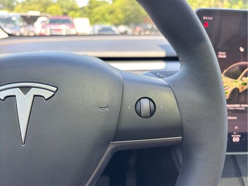 Used 2023 Tesla Model Y Long Range AWD/4WD image 22