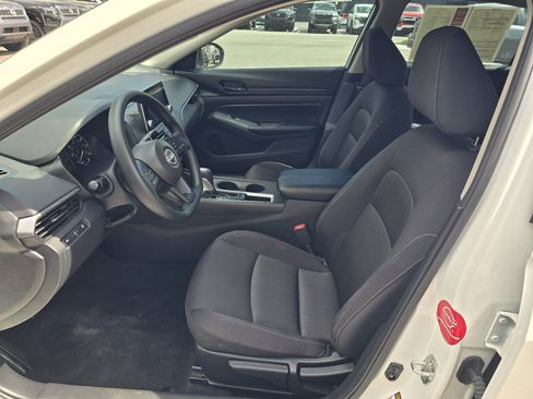 Certified 2025 Nissan Altima 2.5 S FWD image 12