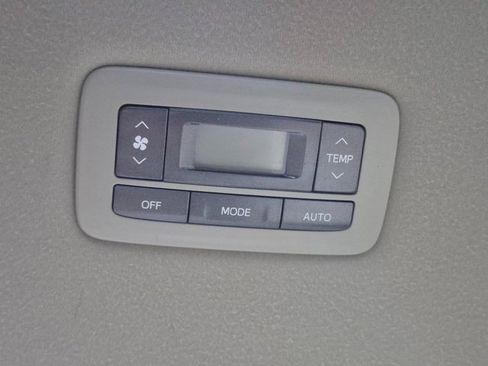 Used 2014 Toyota Sienna Limited image 26