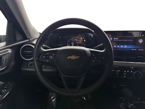 Used 2025 Chevrolet Trax LT image 10